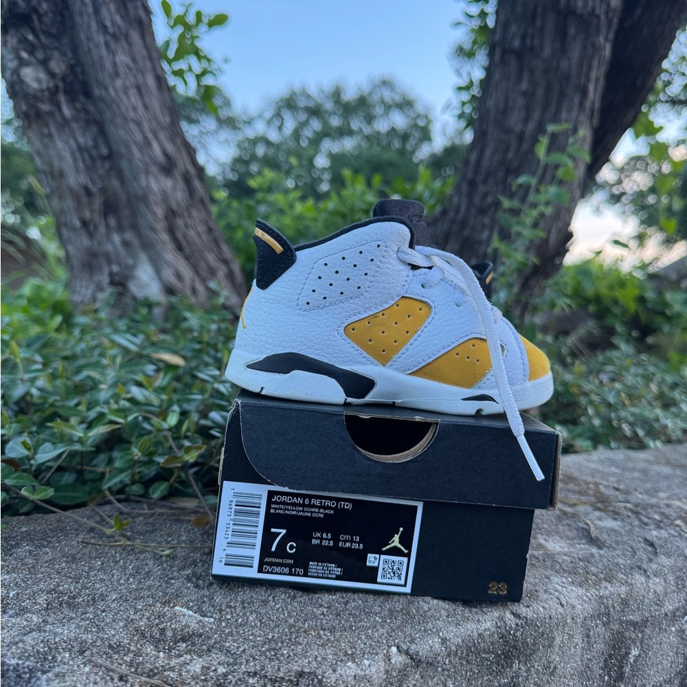 Jordan White and Yellow Sneakers Classic Design